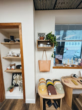 Load image into Gallery viewer, Vegetable Tanned Tote Bag