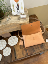 Load image into Gallery viewer, Vegetable Tanned Hip Bag