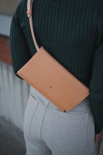 Load image into Gallery viewer, Vegetable Tanned Hip Bag
